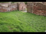 07780 ostia - regio iv - insula ii - terme del faro (iv,ii,1) - raum (6) - latrine - bli ri westen - 01-2024.jpg